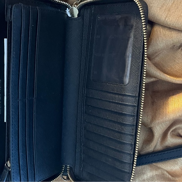 Michael Kors Women Black Zip-Around Wallet - Picture 2 of 5